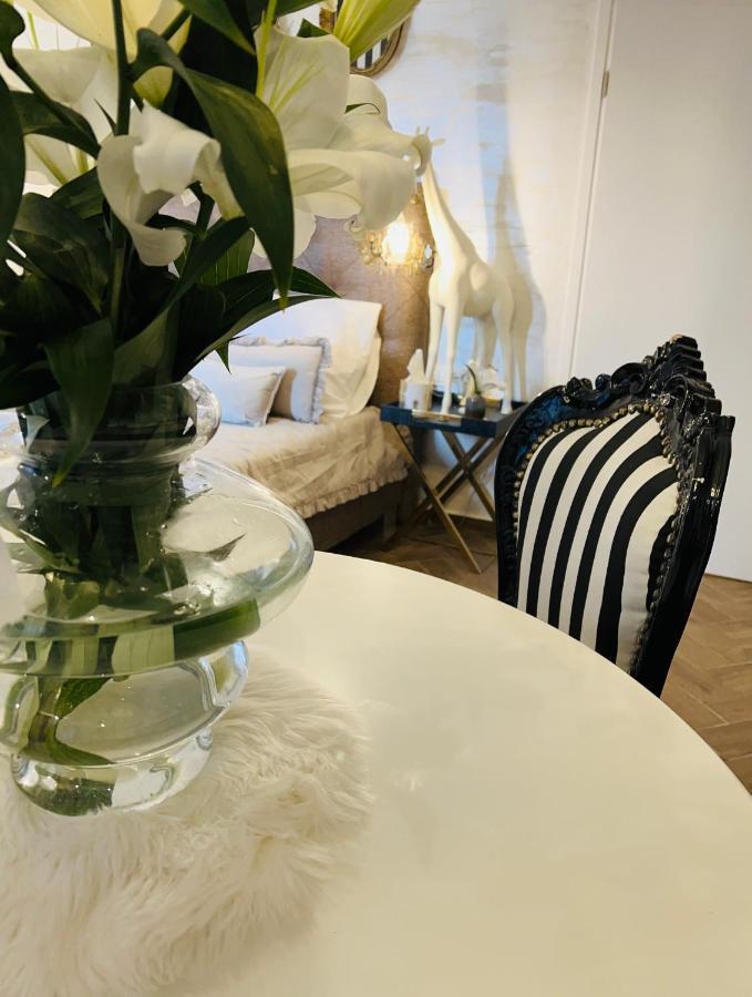 La Dolce Vita Luxury Apartments With Best Free Private Parking In City Center Pula Exterior photo