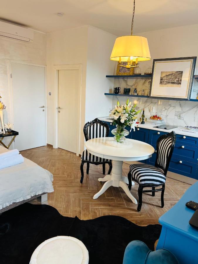 La Dolce Vita Luxury Apartments With Best Free Private Parking In City Center Pula Exterior photo