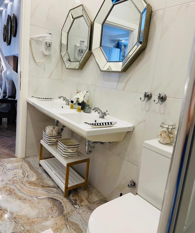 La Dolce Vita Luxury Apartments With Best Free Private Parking In City Center Pula Exterior photo