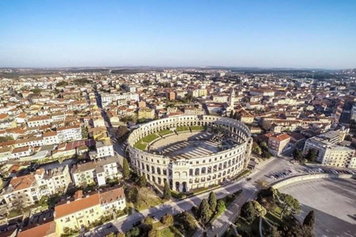 La Dolce Vita Luxury Apartments With Best Free Private Parking In City Center Pula Exterior photo