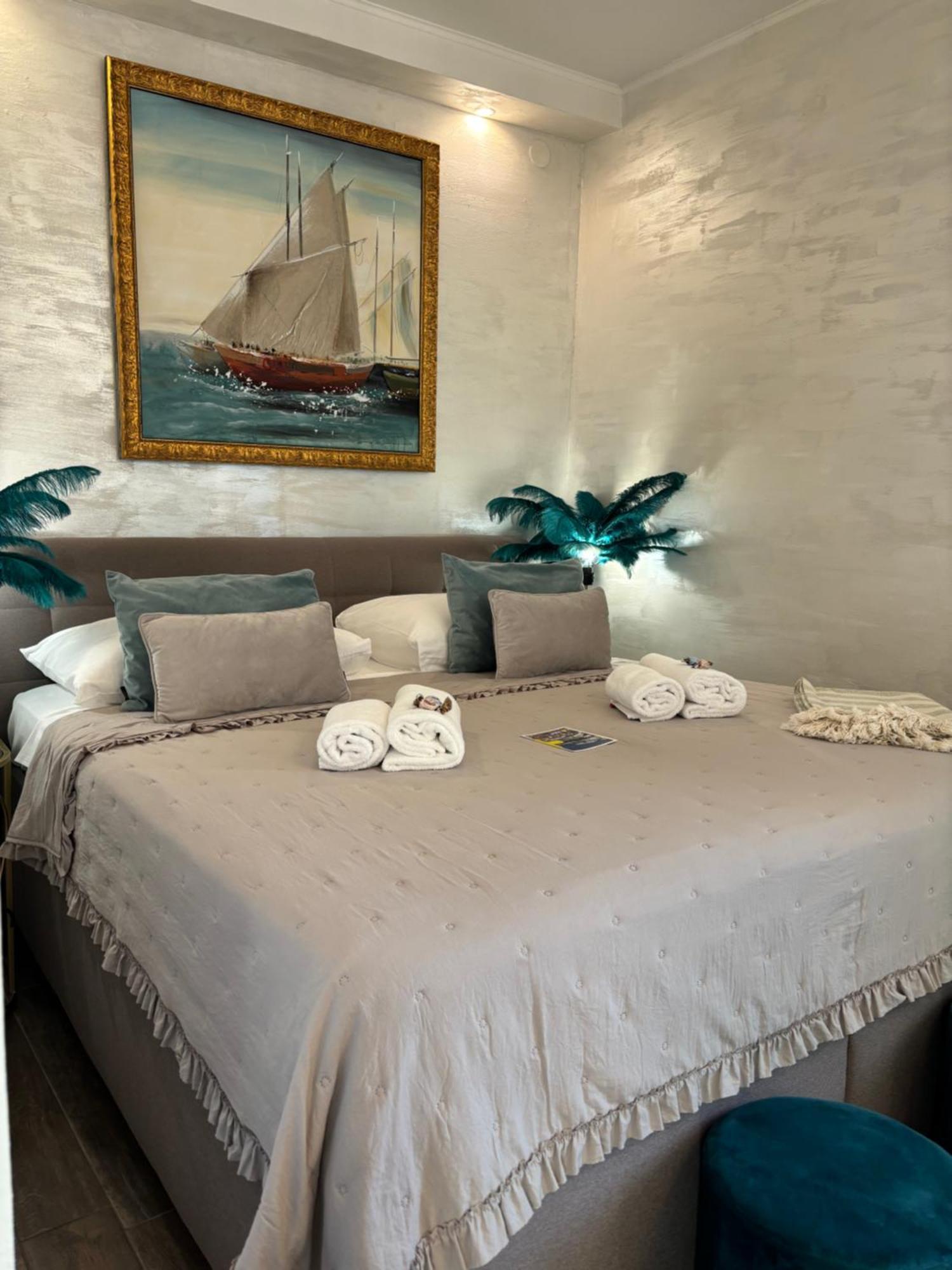 La Dolce Vita Luxury Apartments With Best Free Private Parking In City Center Pula Exterior photo