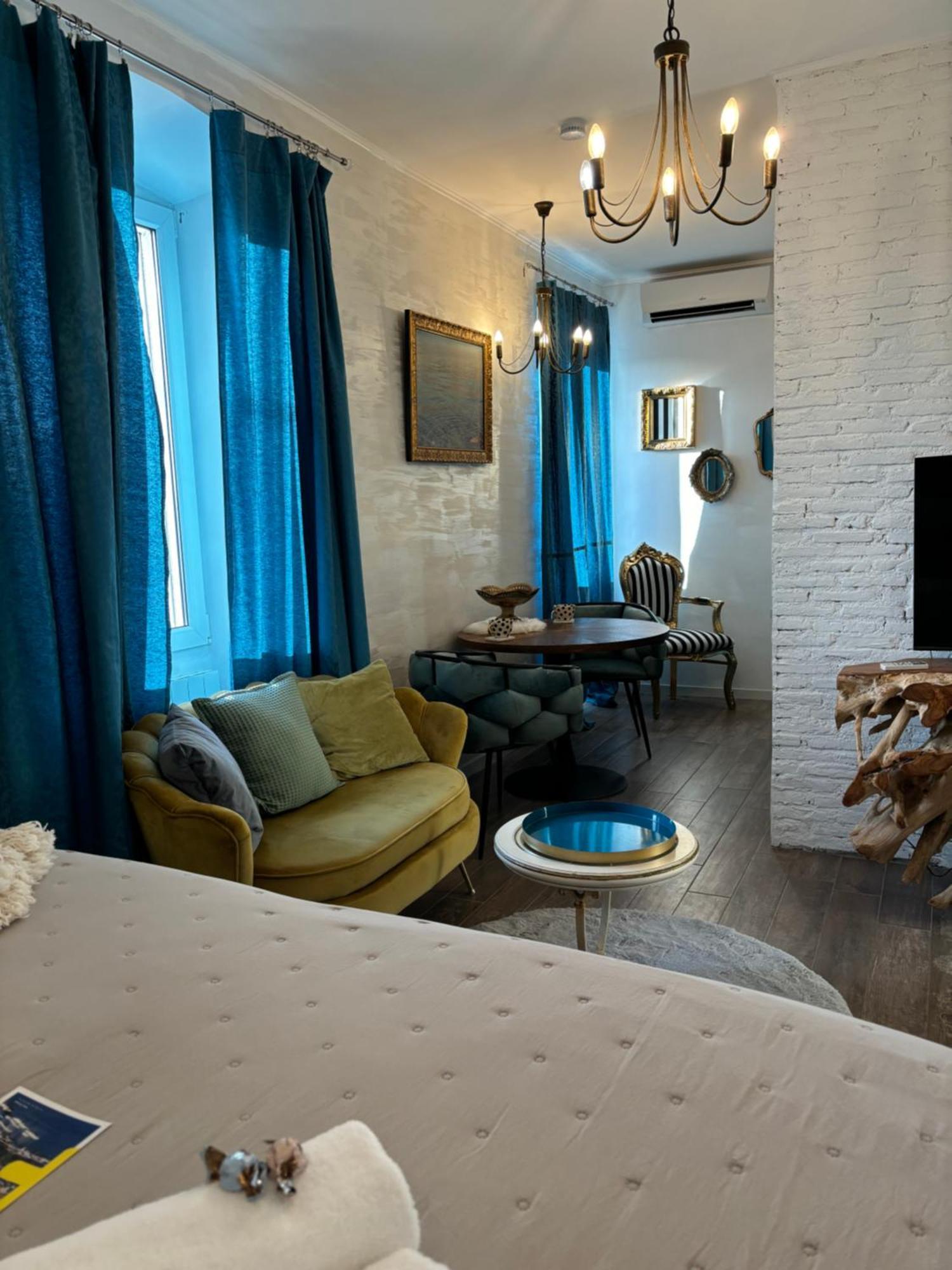 La Dolce Vita Luxury Apartments With Best Free Private Parking In City Center Pula Exterior photo